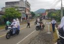 Gatur Pagi Polsek Samadua, Hadir Berikan Rasa Aman dan Wujudkan Lalu Lintas Tertib di Depan Sekolah