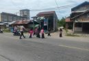 Hadir di Jam Pulang Sekolah, Polsek Labuhanhaji Barat Bantu Pelajar Menyeberang dan Wujudkan Lalu Lintas Aman