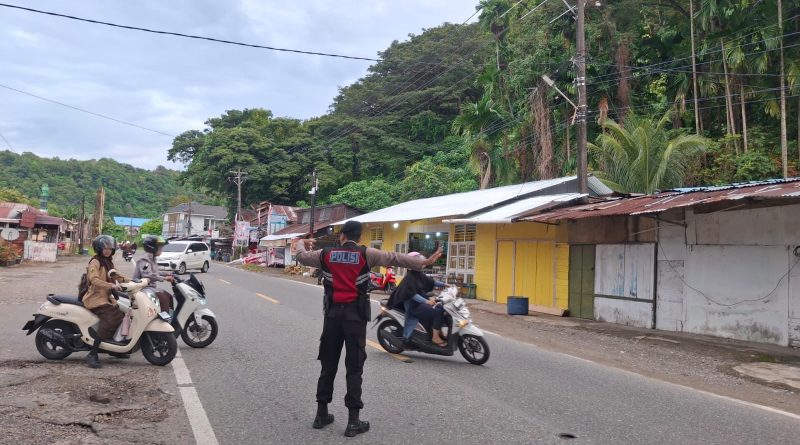 Gatur Pagi, Sat Samapta Polres Aceh Selatan Hadir di Tengah Kepadatan Aktivitas Masyarakat