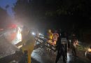 Gerak Cepat Satlantas Polres Aceh Selatan dan Polsek Meukek Tangani Tiang Listrik Tumbang Akibat Curah Hujan Tinggi