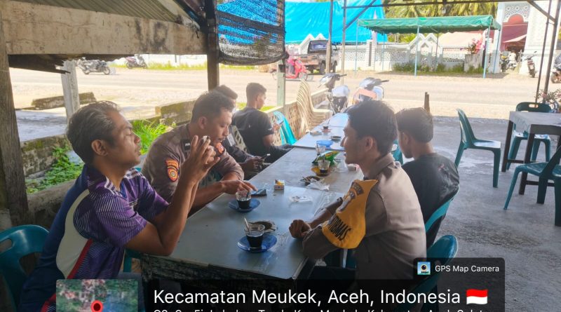 Ngopi Bareng Masyarakat, Bhabinkamtibmas Polsek Meukek Serap Aspirasi dan Sampaikan Imbauan Kamtibmas