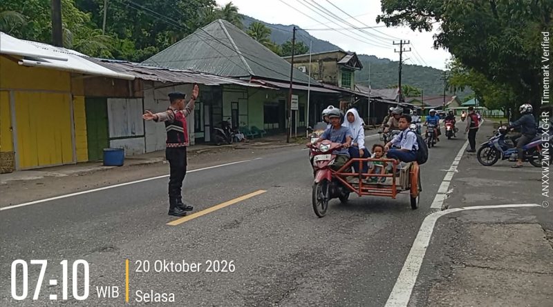 Hadir di Jam Sibuk Pagi, Sat Samapta Polres Aceh Selatan Berikan Pelayanan untuk Kelancaran Aktivitas Masyarakat Hadir di Jam Sibuk Pagi, Sat Samapta Polres Aceh Selatan Berikan Pelayanan untuk Kelancaran Aktivitas Masyarakat