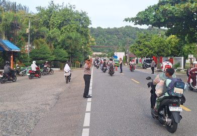 Polri Hadir di Jam Sibuk Pagi, Polsek Tapaktuan Atur Lalu Lintas Demi Kelancaran Aktivitas Masyarakat Polri Hadir di Jam Sibuk Pagi, Polsek Tapaktuan Atur Lalu Lintas Demi Kelancaran Aktivitas Masyarakat