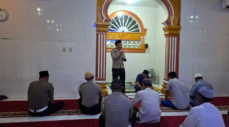 Perkuat Iman dan Takwa, Polres Aceh Selatan Dekatkan Diri dengan Masyarakat Lewat Subuh Keliling Perkuat Iman dan Takwa, Polres Aceh Selatan Dekatkan Diri dengan Masyarakat Lewat Subuh Keliling